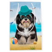 Havanese Dog on Beach Mittlere Geschenktüte (Vorderseite)
