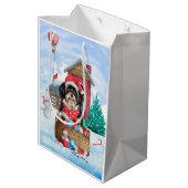Havanese Hund im Schnee Weihnachtshaus Mittlere Geschenktüte (Rückseite Schrägansicht)