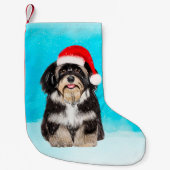 Havanese Hund sitzt am Weihnachtshut am Strand Kleiner Weihnachtsstrumpf (Vorderseite)