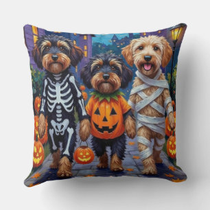 Havanese Hunde beim Trick-or-Treat in Halloween-Ko Kissen