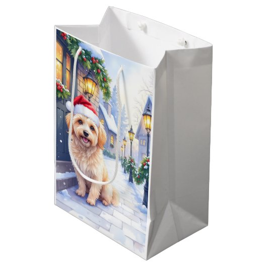 Havanese Snowy Village Walk Santa Hat Christmas Mittlere Geschenktüte (Vorderseite Schrägansicht)