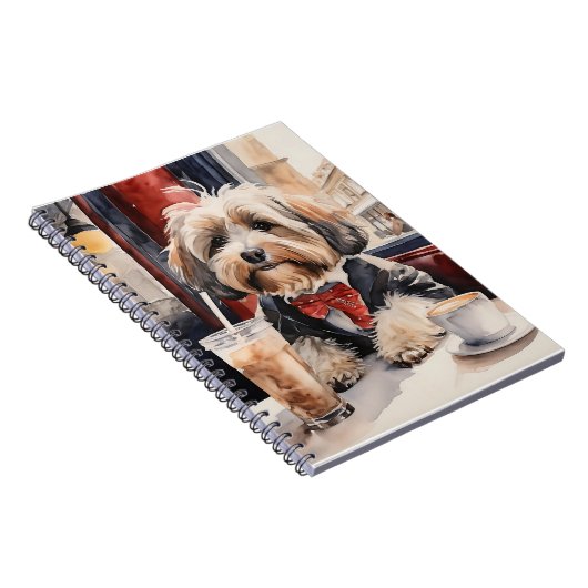 Havanischer Hund trinkt einen Milchshake in einem Notizblock (Rechte Seite)