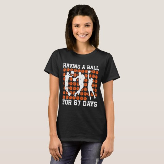 Having A Ball For 67 Days Basketball Player Studen T-Shirt (Vorne ganz)
