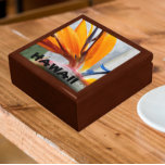 Hawaii Bird of Paradise Pflanze Floral Erinnerungskiste<br><div class="desc">In dieser hölzernen Geschenkboxen mit Keramik-Fliesen,  die das Foto einer exotischen Blume des Paradiesvogels,  die sich auf den tropischen Inseln von Hawaii befindet,  darstellt,  können Sie Schmuck,  Schmuck und andere kleine Seeschuhe aufbewahren. Auch eine Crane-Blume genannt. Ein schönes,  blumengeschmücktes Design! Wählen Sie Ihre Geschenkboxen und Farbe.</div>