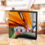 Hawaii Bird of Paradise Pflanze Floral Holzkisten Schild<br><div class="desc">Platz,  Holzkastenschild zum Aufhängen oder stehend,  das das Foto einer exotischen Blume der Paradise Pflanze zeigt,  die sich auf den tropischen Inseln Hawaii befindet. Auch eine Crane-Blume genannt. Wählen Sie Ihr Holzkastensignaltyp aus.</div>