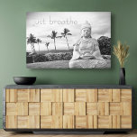 Hawaii Buddha fein Schwarz-weißes Foto nur atmen Künstlicher Leinwanddruck<br><div class="desc">"Atme einfach!" Jedes Mal, wenn ich die Große Insel besuche, muss ich diesen Buddha besuchen. Etwas an der Pracht des Ozeans, dem friedlichen Gesicht und der Einsamkeit seiner Lage lässt mich ruhig, ruhig und glücklich fühlen. Dieses schöne Schwarz-Weiß-Fotografie-Druck wird das Rampenlicht jedes Zimmers sein. Sie können diese Wandkunst ganz einfach...</div>