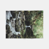 Hawaii, Maui, Ein Wasserfall mündet in Blue Pool Fleecedecke (Vorderseite (Horizontal))