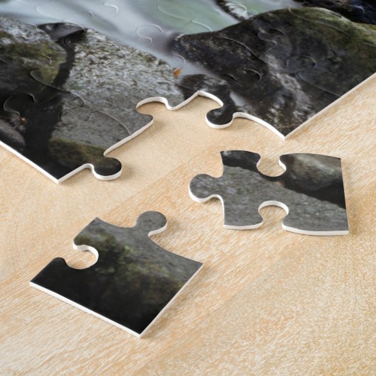 Hawaii, Maui, Ein Wasserfall mündet in Blue Pool Puzzle (Seite)