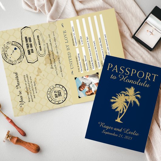 Hawaii Navy Blue and Gold Wedding Passport Einladung