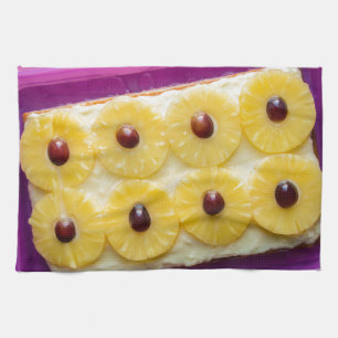 Hawaii-Scheiben mit Ananas auf rustikalem Holz Geschirrtuch