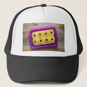 Hawaii slices with pineapple on rustic wood truckerkappe
