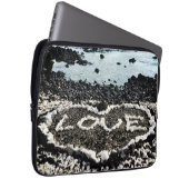 Hawaii Strand mit schwarzem Sand und Liebe Foto Laptopschutzhülle (Vorne Rechts)