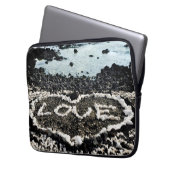 Hawaii Strand mit schwarzem Sand und Liebe Foto Laptopschutzhülle (Vorderseite Links)