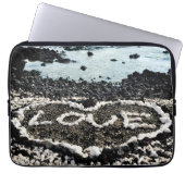 Hawaii Strand mit schwarzem Sand und Liebe Foto Laptopschutzhülle (Vorderseite)