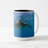 Hawaiian Green Sea Turtle Hug Tasse (VorderseiteRechts)