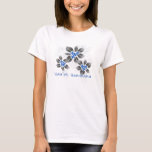 Hawaiian Holly Hanukkah Blue Floral T-Shirt<br><div class="desc">Hau’oli Hanukaha ist Hawai'ian für Happy Hanukkah! Diese Abbildung zeigt eine tropische Interpretation der Heiligen in Hanukkah Farben und subtilen Gefälle. Die Schrift wird für eine zusätzliche Überraschung mit Schnee verstaubt. Die Hauptgrafik befindet sich vorne, während auf der Rückseite des T-Shirts eine kleine Begleithaftgrafik zu sehen ist. Dieses Design ist...</div>