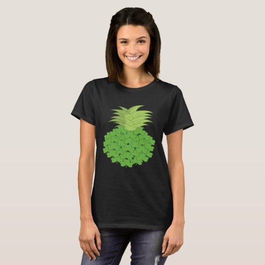 Hawaiian Pineapple Shamrocks St Patrick's Day  App T-Shirt (Vorne ganz)