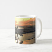 Hawaiian Surfer Heading Zuhause Kaffeetasse (VorderseiteRechts)