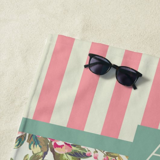 Hawaiianische Flora und Streifen | Monogramm Strandtuch (Beispiel)