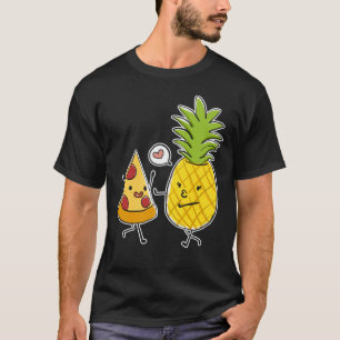 Hawaiianische Pizzaausschnitt in Liebe mit einer T-Shirt