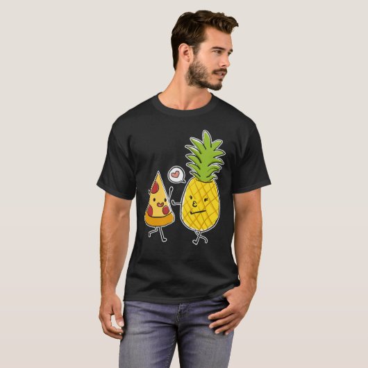 Hawaiianische Pizzaausschnitt in Liebe mit einer T-Shirt (Vorne ganz)
