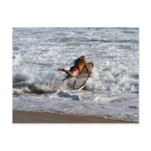 Hawaiianische Surfer tauchen in
