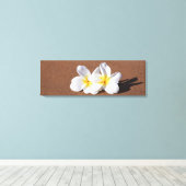 Hawaiianische weiße Plumeria am Strand Canvas Prin Leinwanddruck (Insitu (Holzboden))