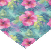 Hawaiianischer Hibiskus und Ferne Regenwald Tischdecke (Schrägansicht)