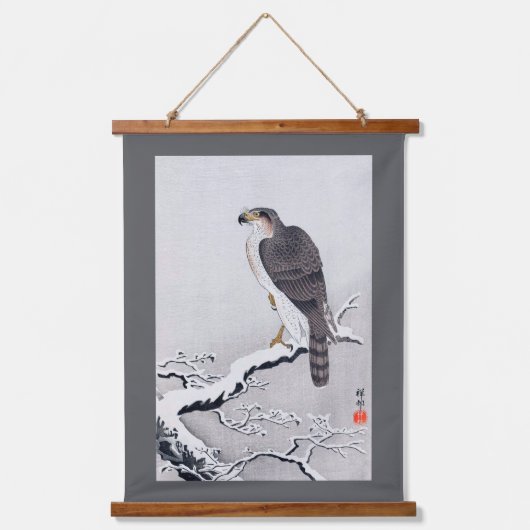 Hawk on Snow Covered Branch, Ohara Koson Wandteppich Mit Holzrahmen (Vorderseite)