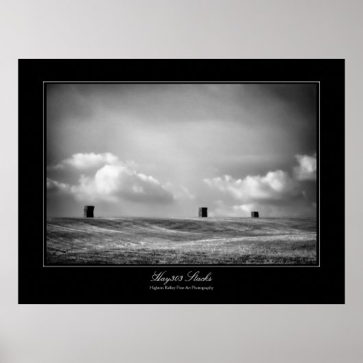 Hay303 Stapel, Kunstgalerie-Stil Poster (Vorne)