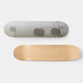 Hay Bales im Nebel Skateboard (Horizontal)
