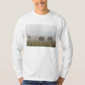 Hay Bales im Nebel T-Shirt (Vorderseite)