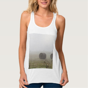 Hay Bales im Nebel Tank Top