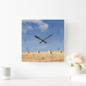 Hay Bales on Field Quadratische Wanduhr (Zuhause)