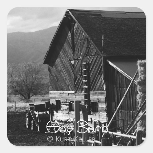 Hay Barn Quadratischer Aufkleber (Vorderseite)