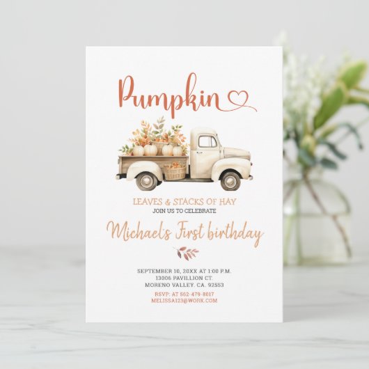 Hay Blätter Pumpkin Fall Birthday Party White Truc Einladung (Stehend Vorderseite)