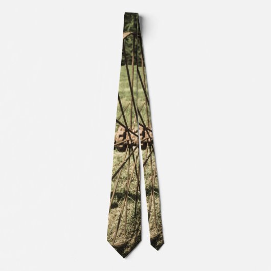 Hay Rake Wheel Aged Neck Tie Krawatte (Vorderseite)