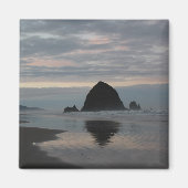Haystack Rock am Strand von Cannon Magnet (Vorne)