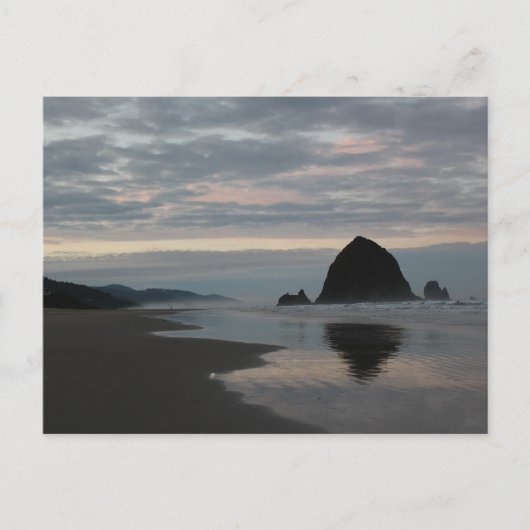 Haystack Rock am Strand von Cannon Postkarte (Vorderseite)