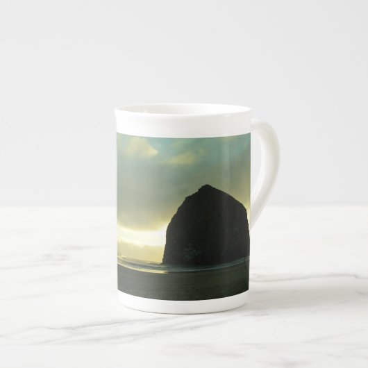 Haystack Rock, Cannon Beach oder. Spezielle Tasse (Vorderseite Rechts)