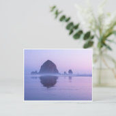 Haystack Rock Cannon Beach Oregon at Dusk Postkarte (Stehend Vorderseite)