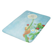 Hazel Dormaus, wilde Erdbeeren und Löwenzahn Badematte (Schrägansicht)