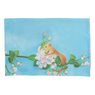 Hazel Dormouse auf blühenden Apfelzweig Kissenbezug