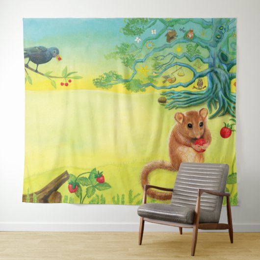 Hazel Dormouse Eating Wild Strawberry Wandteppich (Beispiel (Horizontal))
