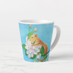 Hazel Dormouse Muscardinus avellanarius im Frühjah Milchtasse