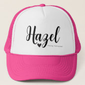 Hazel Name bedeutet Minimal moderne Script Cap Gir Truckerkappe (Vorderseite)