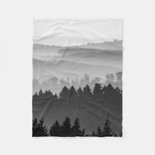 Hazy Forest Landscape Foto Fleecedecke (Vorderseite)