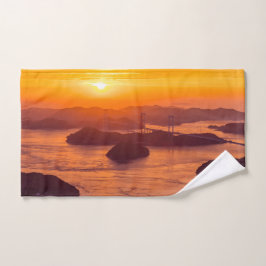 Hazy Sonnenuntergang auf der Kurushima Kaikyo Brid Badhandtuch Set