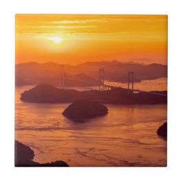 Hazy Sonnenuntergang auf der Kurushima Kaikyo Brid Fliese