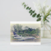 HDRBlackTailPlaneRedStripesOnRunway-.jpg Postkarte (Stehend Vorderseite)